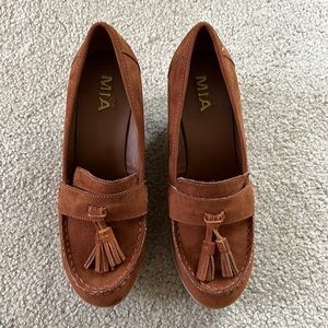 Size 8 like new Mia tassel wedges